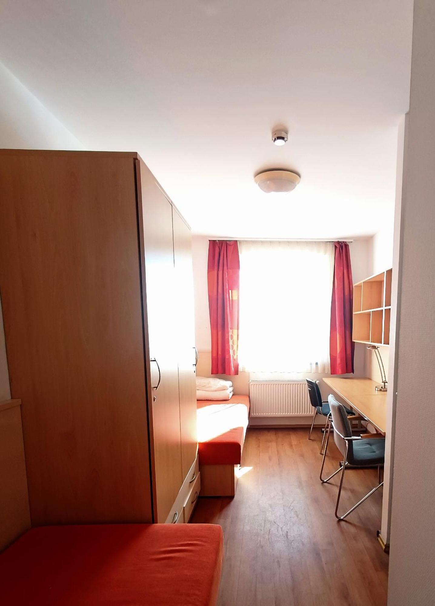 Famulus Kollegium Hostel เยอร์ ภายนอก รูปภาพ
