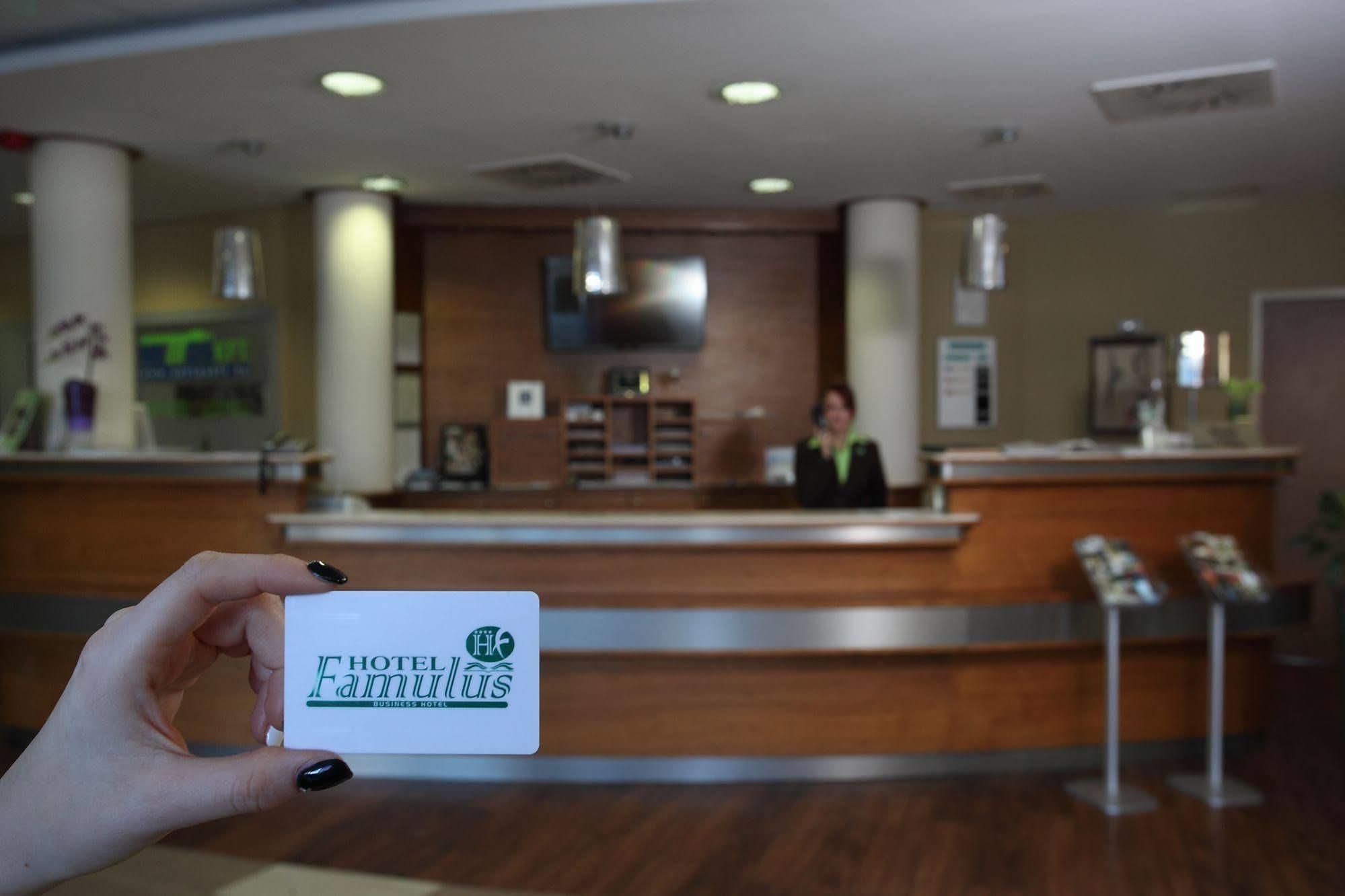 Famulus Kollegium Hostel เยอร์ ภายนอก รูปภาพ